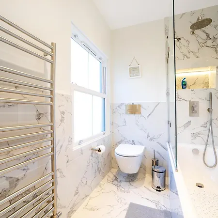 Private Terrace Fulham 3 Bed 2 Baths Apartment