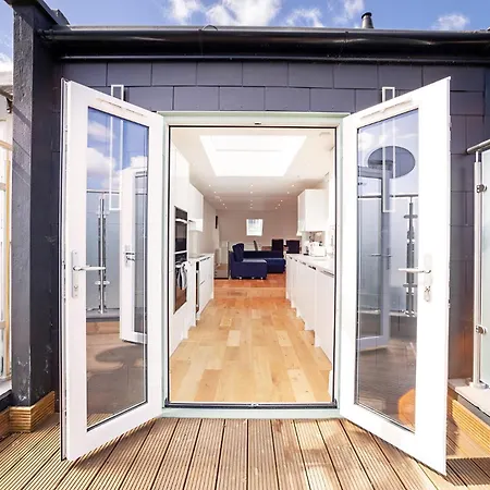 Private Terrace Fulham 3 Bed 2 Baths Apartment London