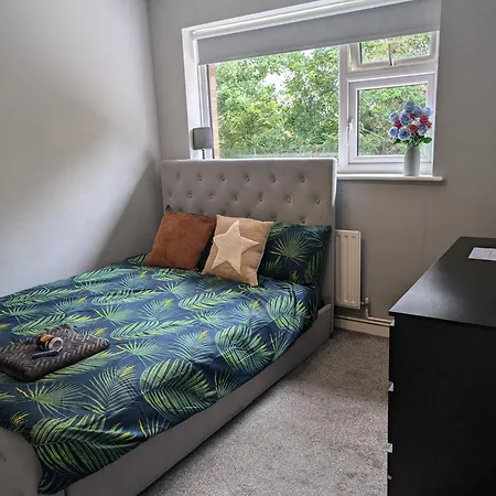 Homestay Lovely Double In Crayford With Free Parking