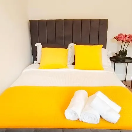 Crystal In Hammersmith Apartment