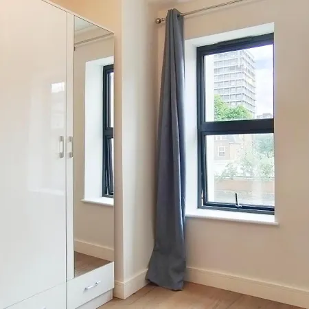 Crystal In Hammersmith Apartment *