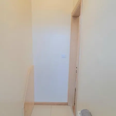 London Luxury 3 Bedroom Flat, 2 Bathrooms, Living Room, Free Parking, 4 Mins To Station, Garden *