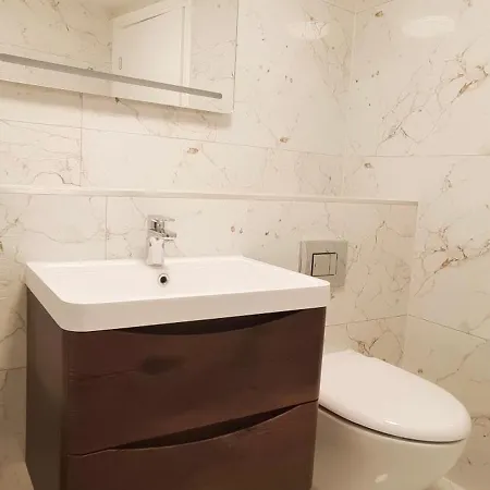 Crystal In Hammersmith Apartment *