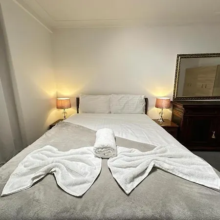 Two Bedroom Edgware Road Apartment