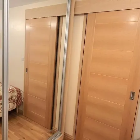 Apartment London Luxury 3 Bedroom Flat, 2 Bathrooms, Living Room, Free Parking, 4 Mins To Station, Garden *