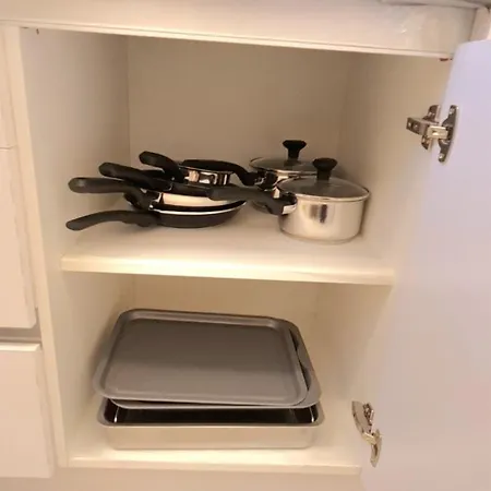 Apartment London Luxury 3 Bedroom Flat, 2 Bathrooms, Living Room, Free Parking, 4 Mins To Station, Garden Ilford