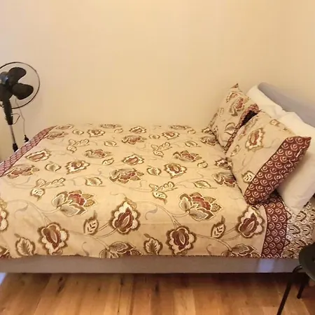 Apartment London Luxury 3 Bedroom Flat, 2 Bathrooms, Living Room, Free Parking, 4 Mins To Station, Garden *