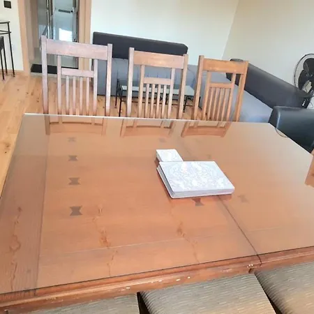 London Luxury 3 Bedroom Flat, 2 Bathrooms, Living Room, Free Parking, 4 Mins To Station, Garden Apartment