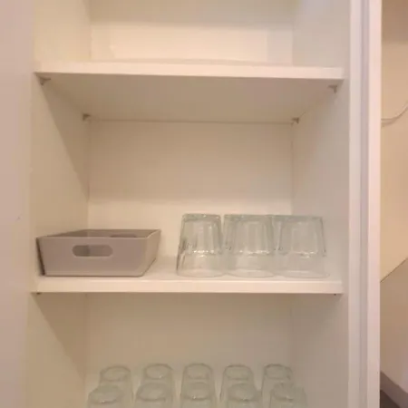 London Luxury 3 Bedroom Flat, 2 Bathrooms, Living Room, Free Parking, 4 Mins To Station, Garden Apartment *