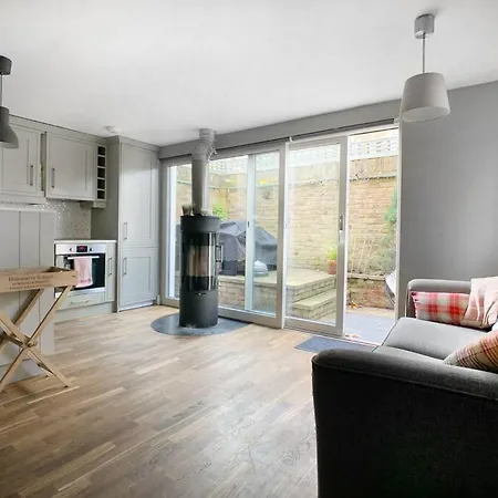 Holiday home 3 Bed House In Richmond With Driveway Parking
