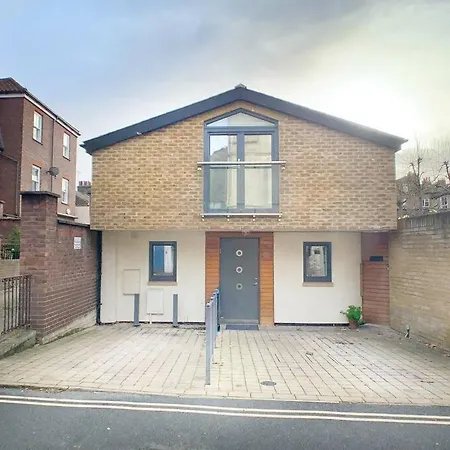 3 Bed House In Richmond With Driveway Parking Holiday home