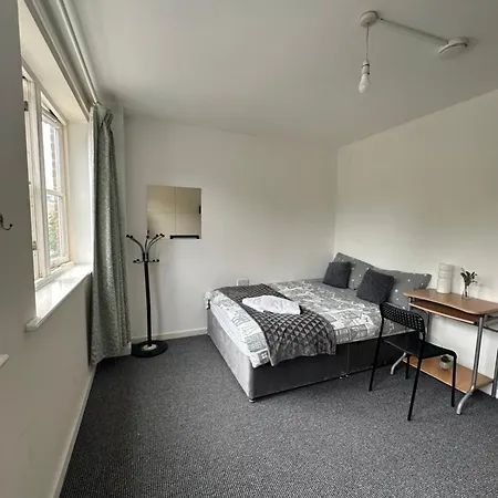 Luxury In Central London!6 Bedroom With 2 Bath & Separate Wc! Homestay