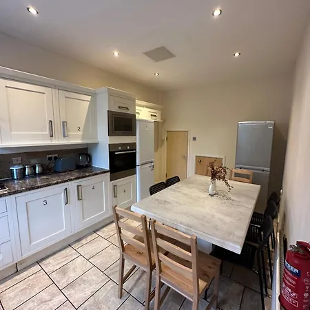 Homestay Luxury In Central London!6 Bedroom With 2 Bath & Separate Wc!