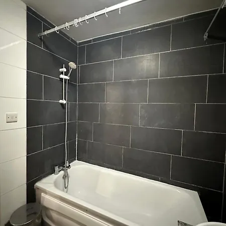 Luxury In Central London!6 Bedroom With 2 Bath & Separate Wc! Homestay *