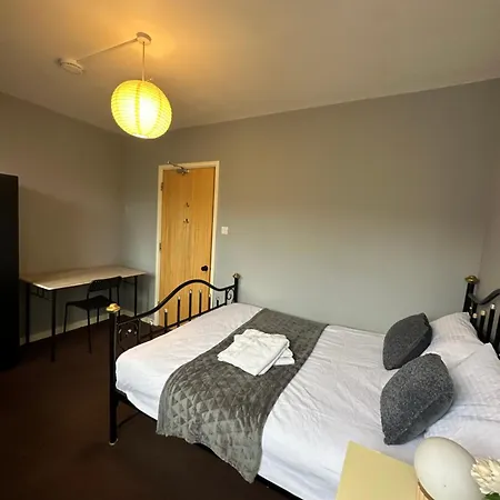 Luxury In Central London!6 Bedroom With 2 Bath & Separate Wc! * London