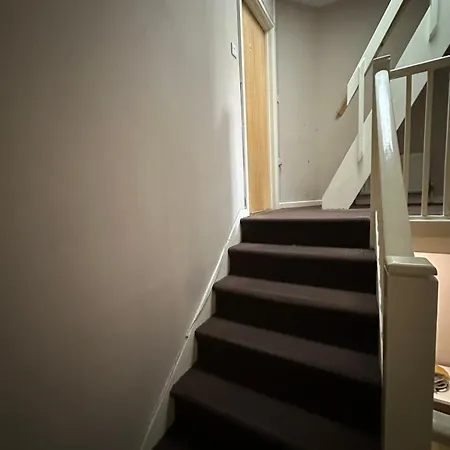 Luxury In Central London!6 Bedroom With 2 Bath & Separate Wc! Homestay *