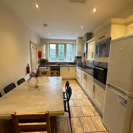 Luxury In Central London!6 Bedroom With 2 Bath & Separate Wc! *