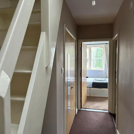 Luxury In Central London!6 Bedroom With 2 Bath & Separate Wc! Homestay