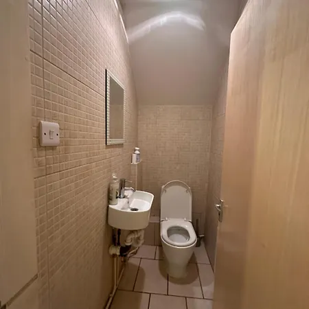 Luxury In Central London!6 Bedroom With 2 Bath & Separate Wc! Homestay London