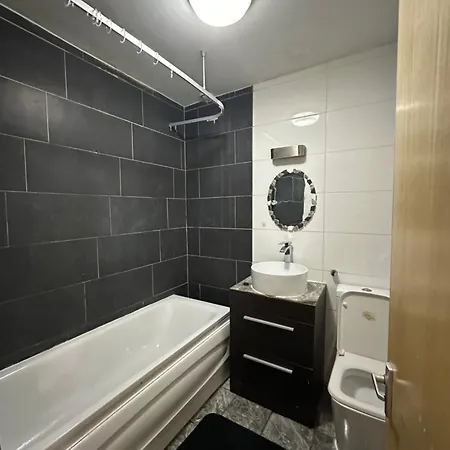 Luxury In Central London!6 Bedroom With 2 Bath & Separate Wc! * London