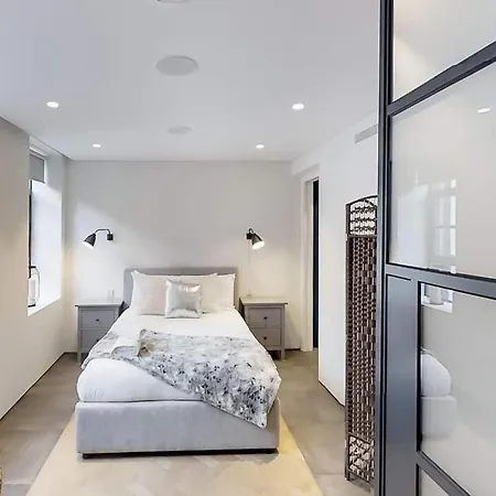 Lovely 4 Bdr Free Parking Apartment