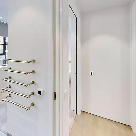 Apartment Lovely 4 Bdr Free Parking *