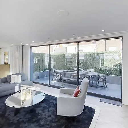 Lovely 4 Bdr Free Parking Apartment