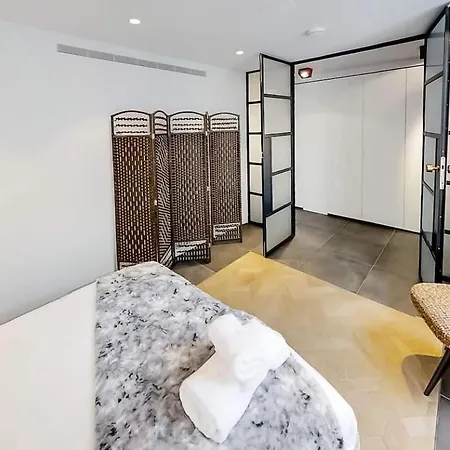 Lovely 4 Bdr Free Parking London