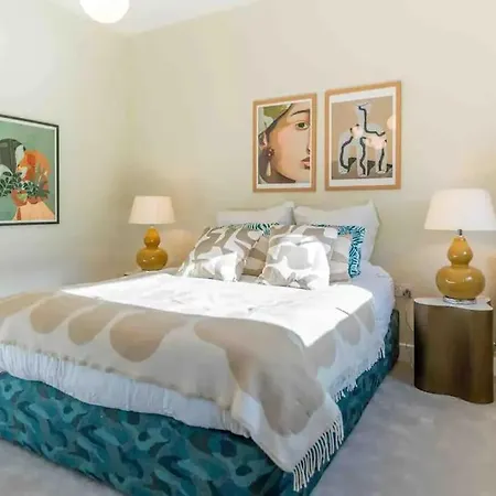 Gorgeous & Cosy Gem - King Beds London
