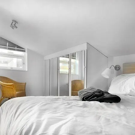 3 Bed House In Richmond With Driveway Parking