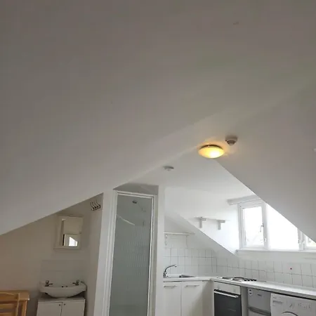 Flat G, In Oxford Road * London