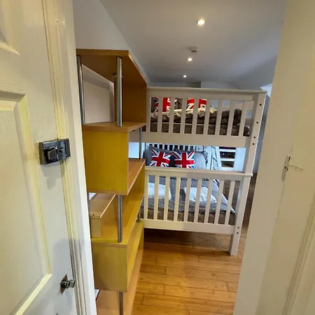 Apartment Flat F In Oxford Road London