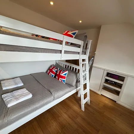 Flat F In Oxford Road London