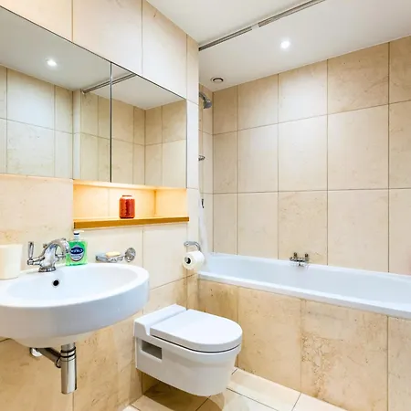 Chelsea Bridge 2bed 2bath Balcony Fast Wifi - Luxurylondonstays * Лондон
