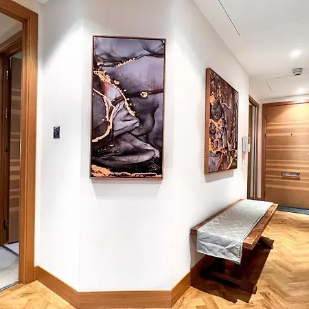 Chelsea Bridge 2bed 2bath Balcony Fast Wifi - Luxurylondonstays Лондон
