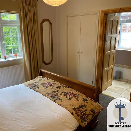 Beautiful Self-contained Ickenham