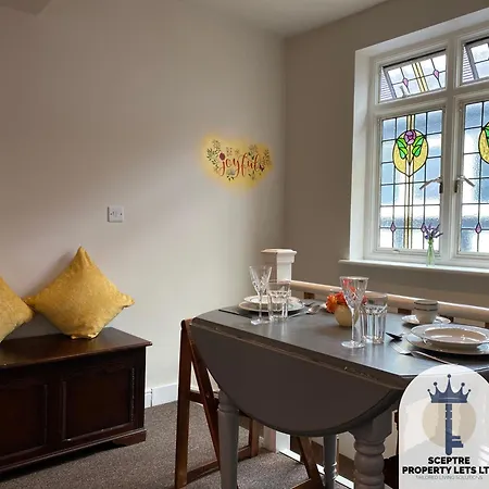 Beautiful Self-contained Holiday home Ickenham