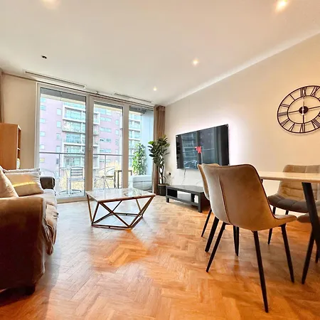 Chelsea Bridge 2bed 2bath Balcony Fast Wifi - Luxurylondonstays Апартаменты *