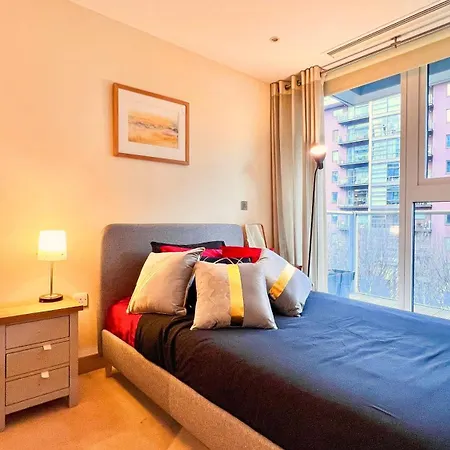 Апартаменты Chelsea Bridge 2bed 2bath Balcony Fast Wifi - Luxurylondonstays Лондон
