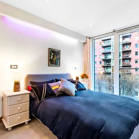 Chelsea Bridge 2bed 2bath Balcony Fast Wifi - Luxurylondonstays Апартаменты Лондон