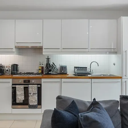 Portobello Dock - 1st Floor Canal View Apartment London