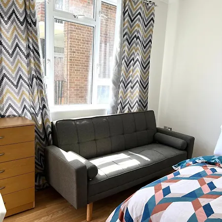 Homestay Spacious Double Near The City