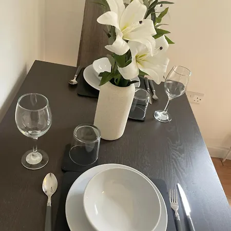 Flat With Private Patio In Stratford Appartamento *