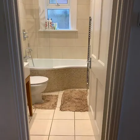 Earlsfield Near Wimbledon, Clapham, Waterloo Homestay London