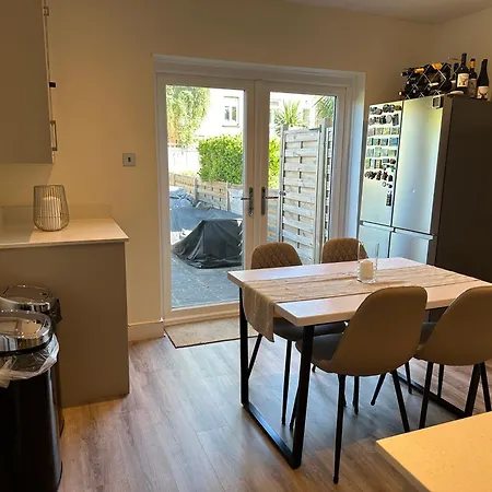 Earlsfield Near Wimbledon, Clapham, Waterloo Homestay