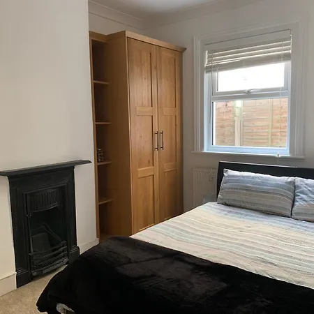 Homestay Earlsfield Near Wimbledon, Clapham, Waterloo *