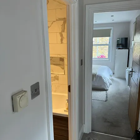 Apartment Stronsa B London