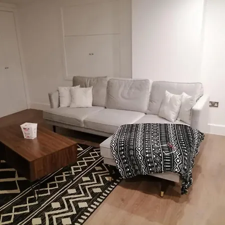 Batterseaflat Sleeps6 Refurbished Tv Apartment London