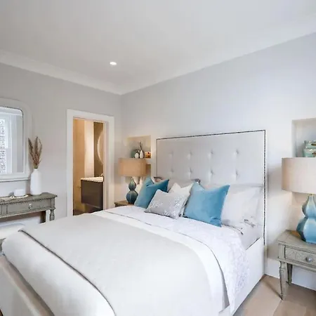 Holiday home 3 Bed Corner House Portobello Rd *
