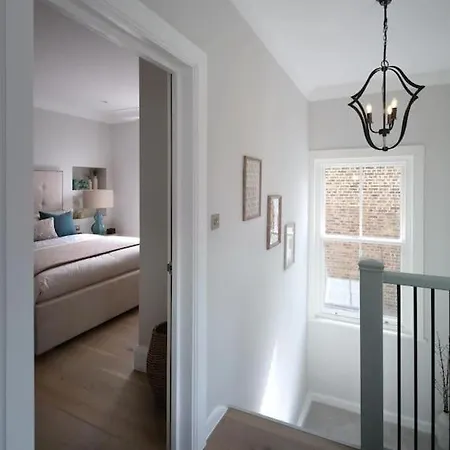 3 Bed Corner House Portobello Rd * London
